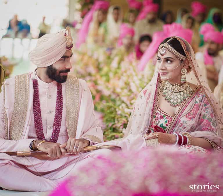 jasprit bumarah with his wife Sanjana Ganeshan