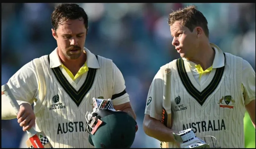 Australia- Steve Smith and travis head- वर्ल्ड टेस्ट चैंपियनशिप 2023 फाइनल भारत vs ऑस्ट्रेलिया लाइव स्कोर- शतक लगाने के बाद पेवेलियन जाते हुए स्मिथ और हेड
